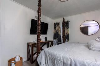 Spacious Backyard • Alfresco Dining • Pet Friendly - Savannah - 8