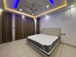 Evergreen Heights - Balcony - Rooftop - Family Groups - 2