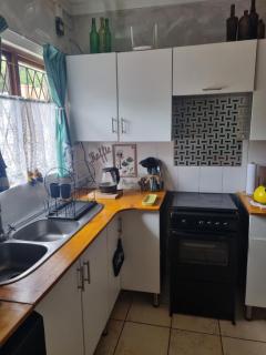 Tweni Strandloper Cottage - 1