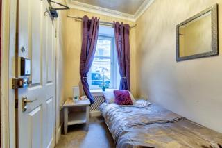 Edinburgh Central Drumdryan Ground Floor ApartHotel - 4