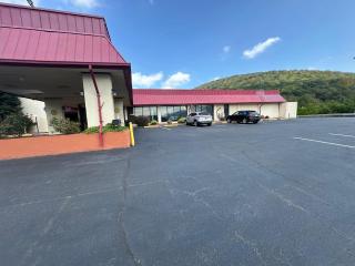 Hotel Red Rose by Townhouse Covington I-64 - 8