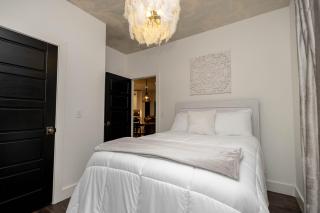 Broadway Breeze Escape Modern Nashville Comfort - 1