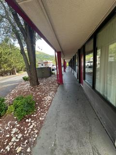 Hotel Red Rose by Townhouse Covington I-64 - 4