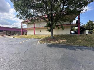 Hotel Red Rose by Townhouse Covington I-64 - 6