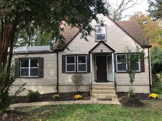 Tranquil 1950 Vintage Cottage Near DC - 9