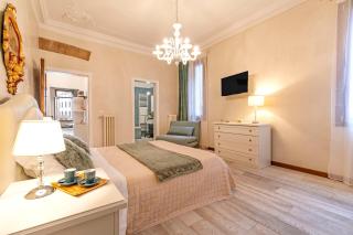 Domus Rialto Balcony best view on the Grand Canal - 2