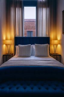 The Savoy Suite, King Size 2 Bedroom by The Hive WA1 - 3