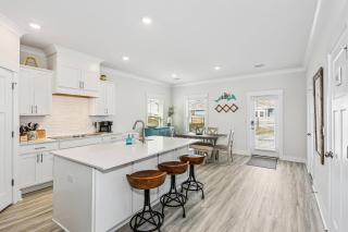 1370 W Government St - 8