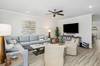 1370 W Government St - 2