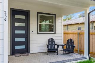 Modern NB Getaway with Pool - New Braunfels - 3