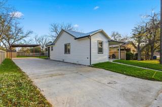 Modern NB Getaway with Pool - New Braunfels - 5