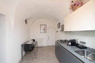 Dalia's Home Garden and Private Parking - 9