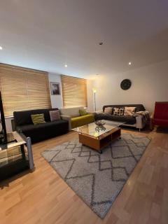 Nice 3bed apartment only 3 stops to London centre - 9