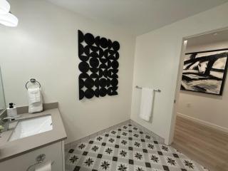 Halifax Waterfront 2 BR and 2 Bath with 6 appliances - 2