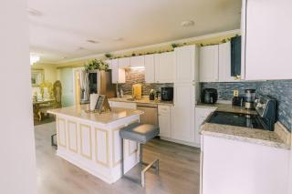 Savannah 4BR Getaway Near Airport & Attractions - 6