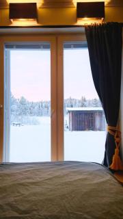 Riverfront Aurora Chalet - 6