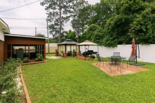 BBQ Grill • Screened Porch • Gazebo • Pet Friendly - 8