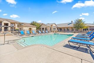 3BR2BA - Pool - Gym - Lounge - 5