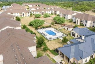 3BR2BA - Pool - Gym - Lounge - 3