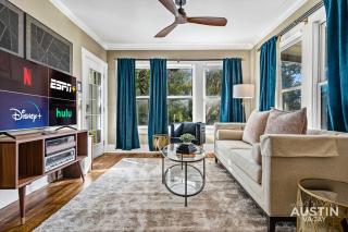 Patio 4BR 3.5BA, Pet-Friendly East Austin Near I-35 and Rainey By Austin Vacay - 4