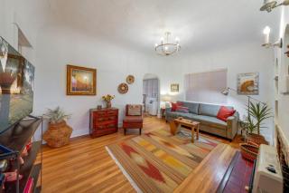 Desert Bloom, Blocks from U of A, 1 BR 1 BA - 5