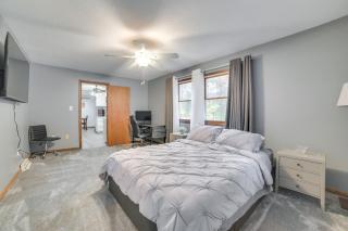 Cozy Houghton Lake Home with Fire Pit and Porch - 7