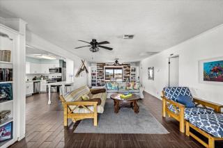 Waterfront Canal Home - Outdoor Bar Boat Slip - 4