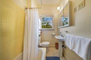 Charming Sam Hughes 1 BR 1 BA Outdoor Dining - 2