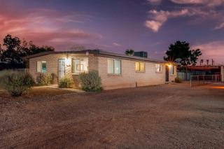 Cozy and Bright, 2 BR 1 BA, Central, Spotless - 0