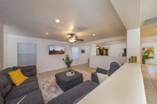 KINO, Sleeps 8, 4 BR 2 BA, Garage, Fenced - 8