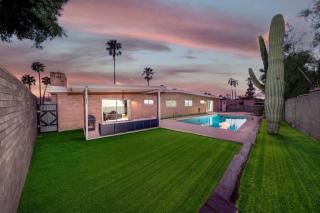 Pool House 4th St - 8