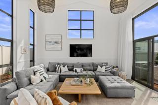 Premium Home with Sauna & Parking - Steps to Beach - 8