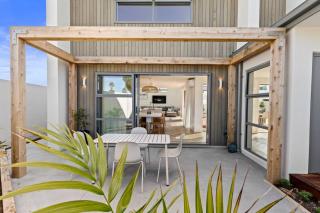 Premium Home with Sauna & Parking - Steps to Beach - 7