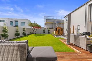 Premium Home with Sauna & Parking - Steps to Beach - 6