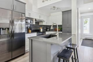 Townhouse with Hot Tub near Blue Mountain Village - 162 Vacation Inn - 9