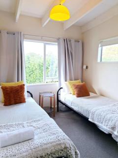 Kiwi Bach with Amazing Views - 2
