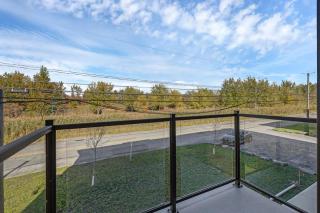 Le Memph Renarde spacious confortable 3 bedroom 2 floor condo salt water pool hot tub Memphremagog Lake - 4