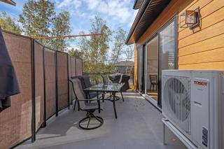 Le Memph Renarde spacious confortable 3 bedroom 2 floor condo salt water pool hot tub Memphremagog Lake - 6