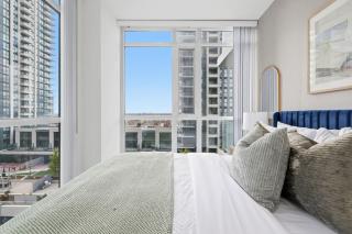 Stylish Downtown - Condo Sleeps 8 - YYZ Airport - 6