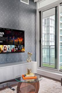 Stylish Downtown - Condo Sleeps 8 - YYZ Airport - 2