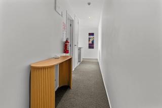 Iconic Skyline Modern Abode with Free Parking - 9