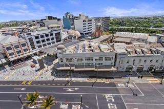 Iconic Skyline Modern Abode with Free Parking - 7