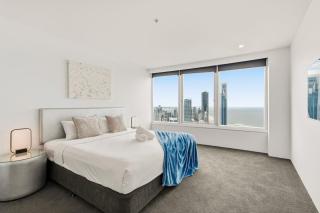 Ocean View Getaway in Surfers Paradise - 9