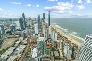 Ocean View Getaway in Surfers Paradise - 6