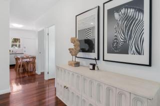 Sunny 3BR Upstairs Apartment Shops and Transport - 1