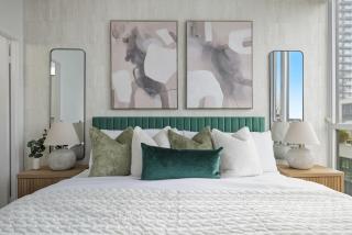 Sleek Sq 1 Downtown Condo - 4 beds - Parking - 6