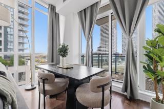 Sleek Sq 1 Downtown Condo - 4 beds - Parking - 1