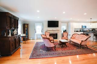 Luxury Retreat in Buzzards Bay, Spa, Pool Table for Family Fun - 2