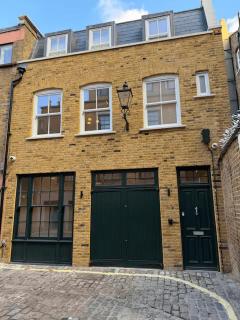 Brand New Mews House - 9