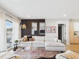 Hyve - Mahogany - Walk to Broadway - 8